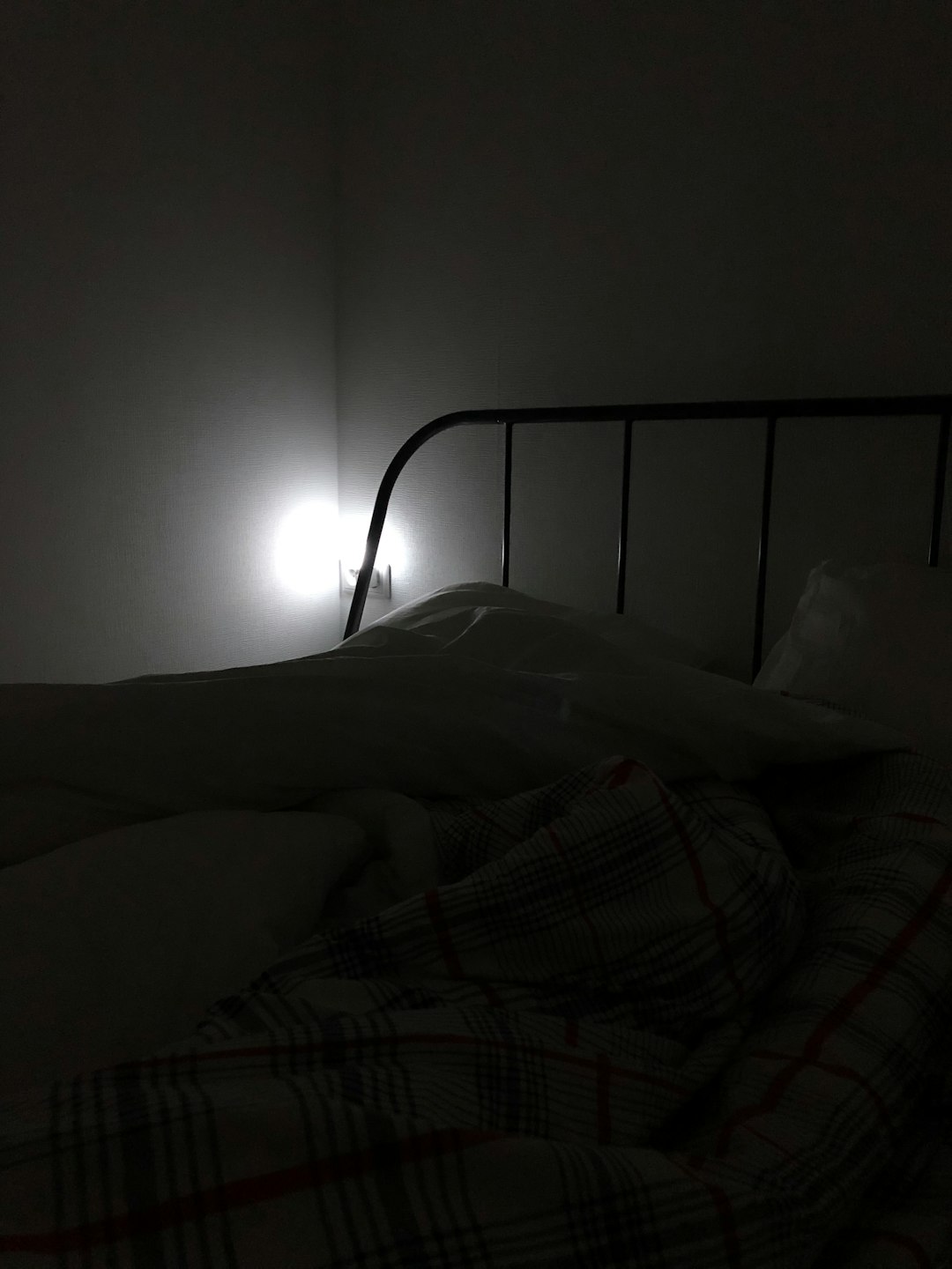 🎶 A Brief History of Sleep-Inducing Music by Endless Relaxation turned-on light
